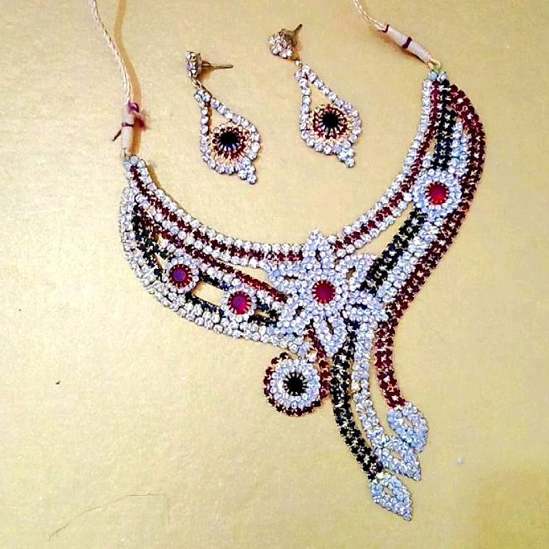 Stylish Necklace Set