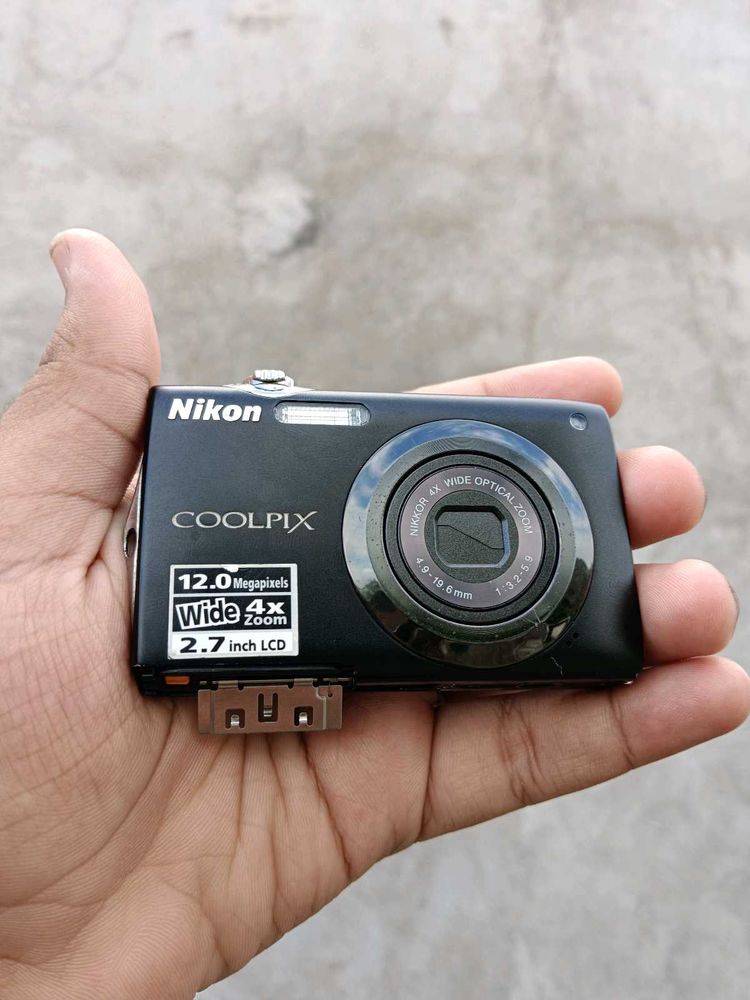 Nikon Coolpix S3000 (Black) –working