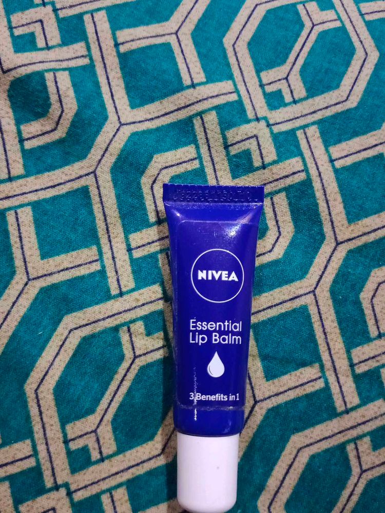 Nivea Essential Lip Balm
