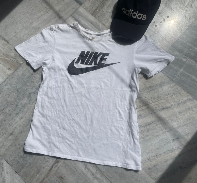 Nike Regular T Shirt