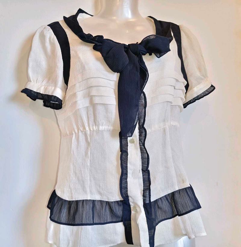 Chic White &amp; Navy Blouse Size M/ L