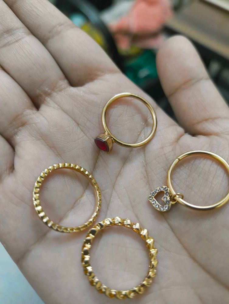 Gold-Tone Ring Set (4)