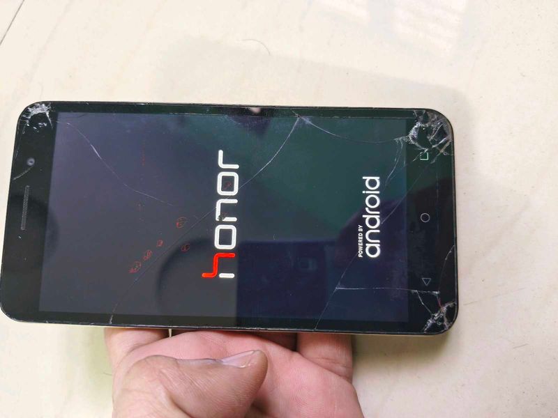 Honor Smartphone - Cracked Screen