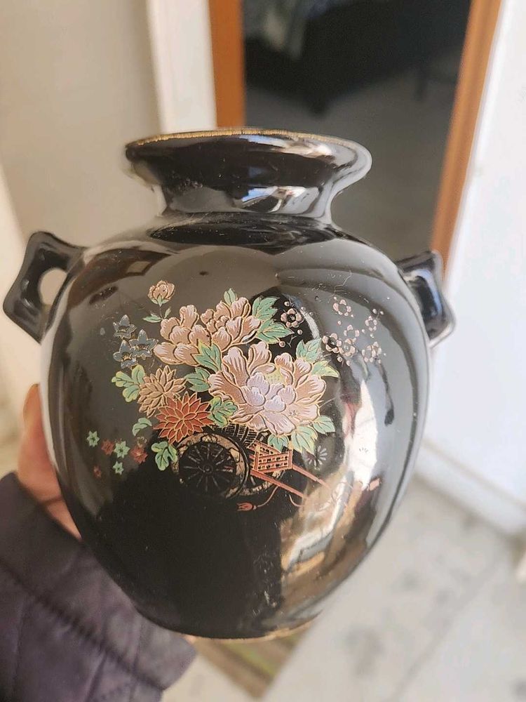 Sun Protection Cap And Black Ceramic Flower Vase
