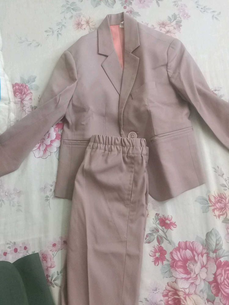 kids suit with bottom . good condition only one ti