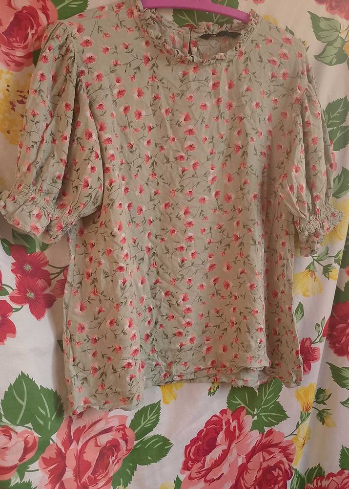 Women&#39;s Floral Top with Elasticated Sleeves! 🌸