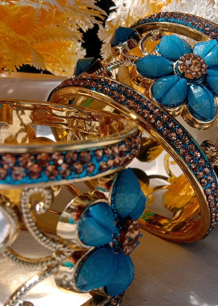A beautiful pair of blue bangle set!