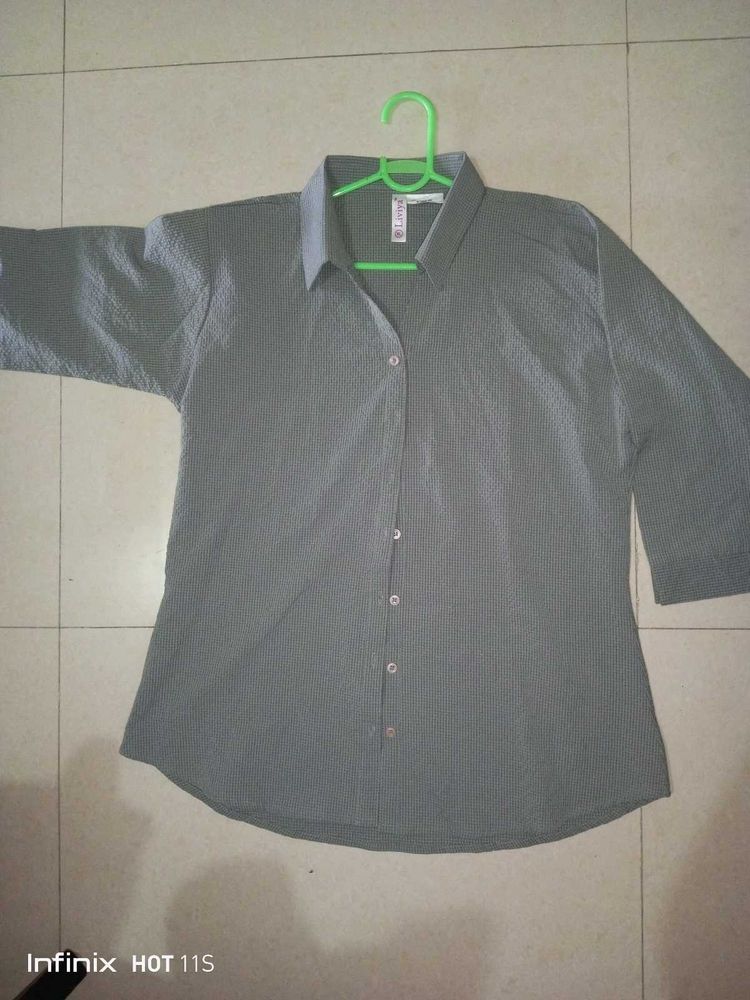 Gray 3/4 Sleeve Button-Down Top