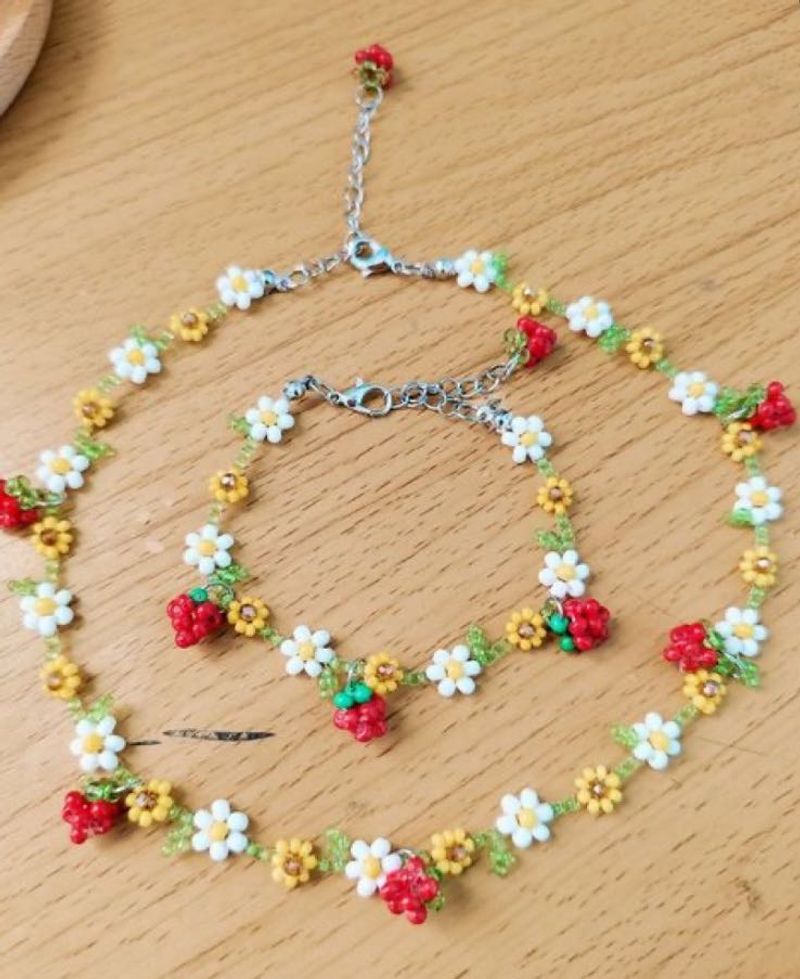 Neckpiece and bracelet combo