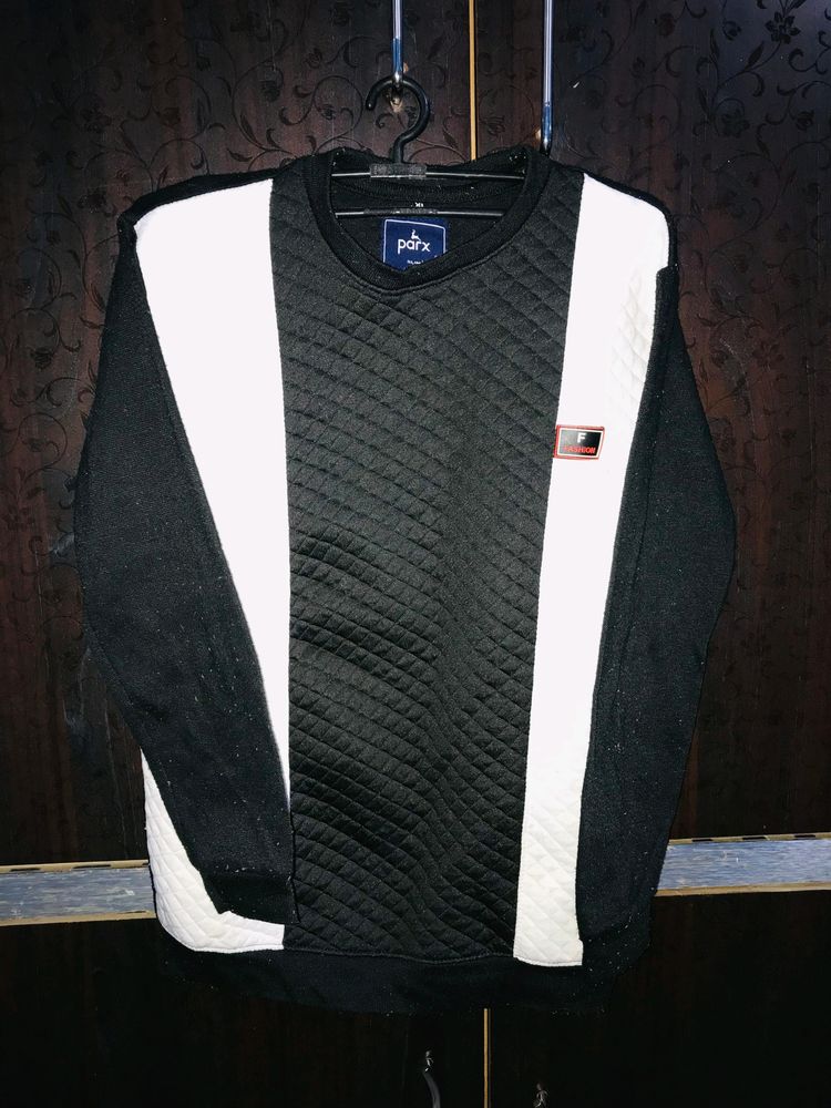 Black &amp; White Sweater Like New