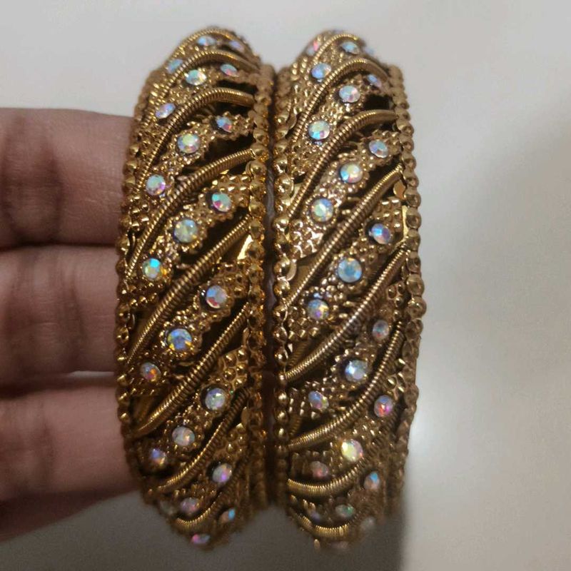 Elegant Gold-Tone Bangle Set