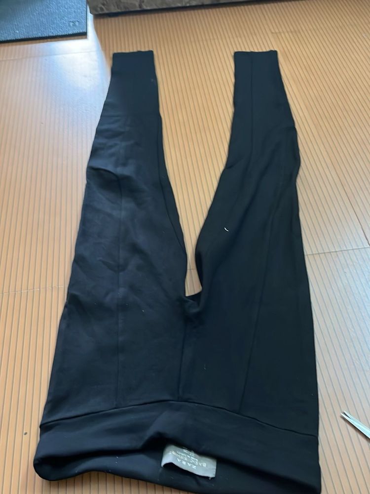P26Black Leggings