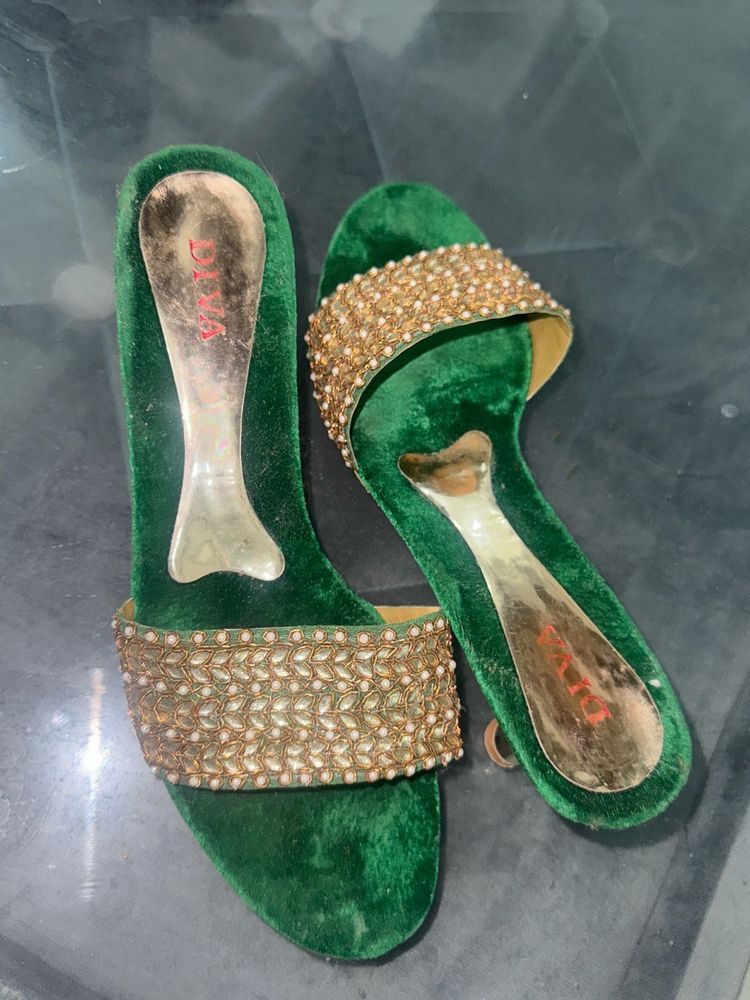 Elegant Green Velvet Slippers - Size 9/39