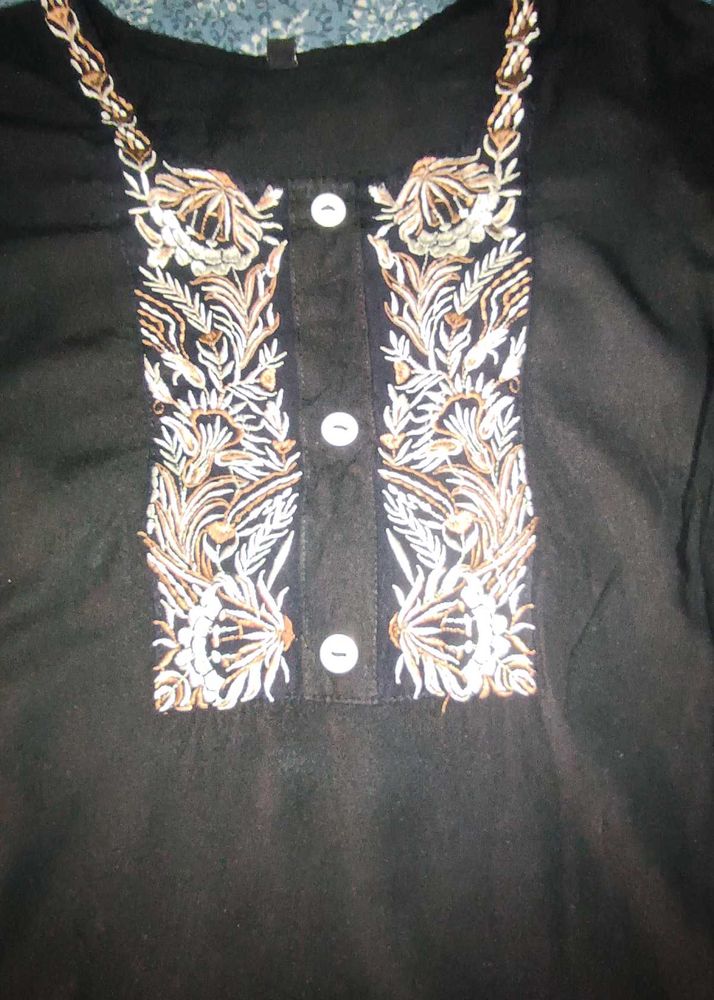 Selling  Comfortable Kurta  With Awesome Hand Work