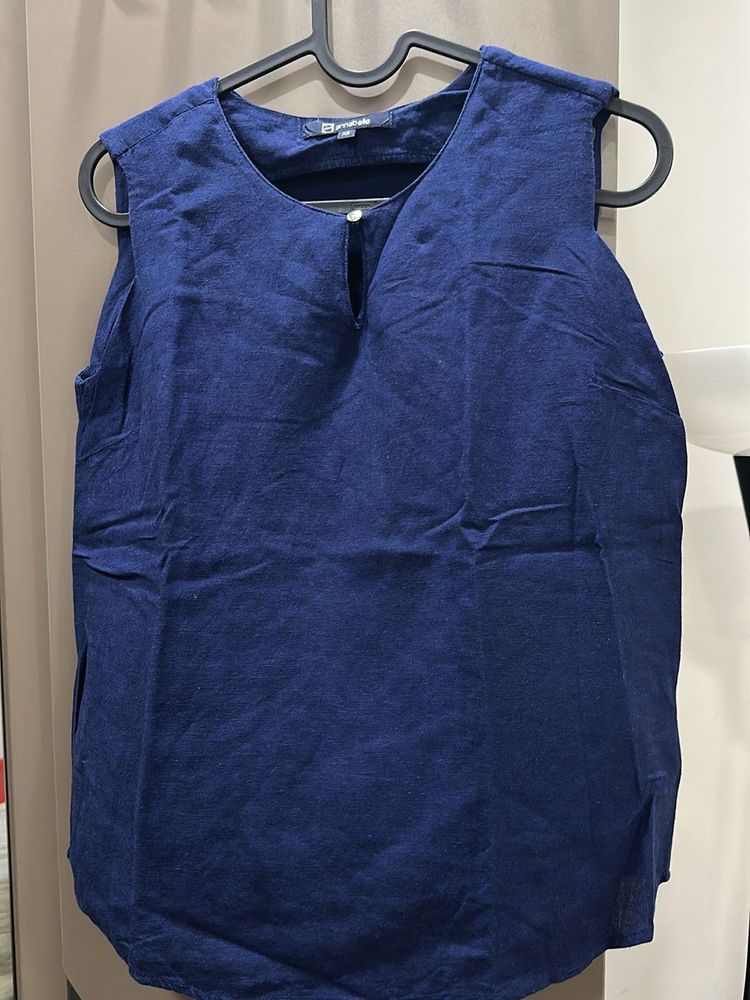 A short linen blue top