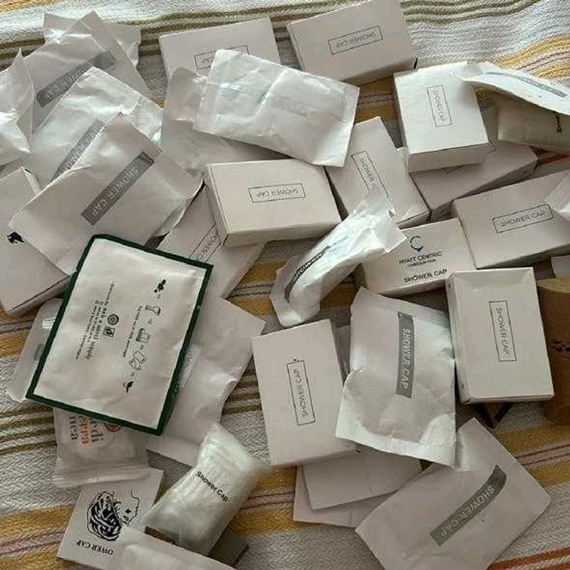 15 Combs/showercaps/vanityKit/3soaps