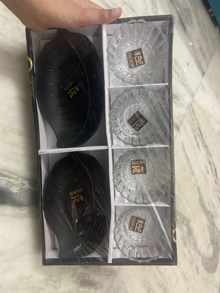 Brand New 4 Glass Bowl With 2 Tray Only @rs250