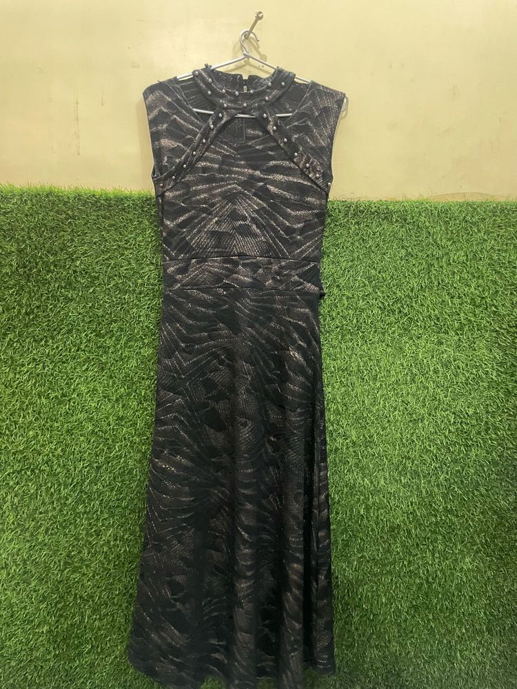 BEAUTIFUL EMBELLISHED BLACK AND GOLDEN GOWN