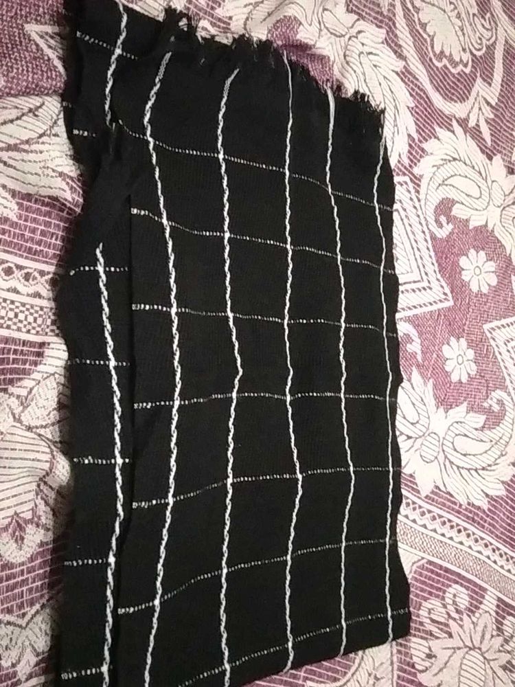 Stylish Black &amp; White Scarf