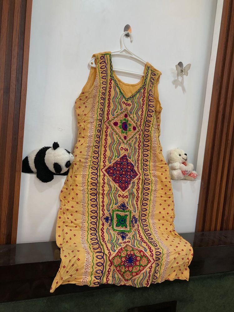 Ethnic Embroidery Kurta😍