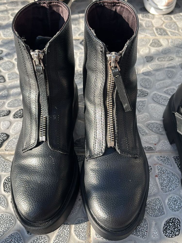 H&amp;M Women Boots EUR: 35