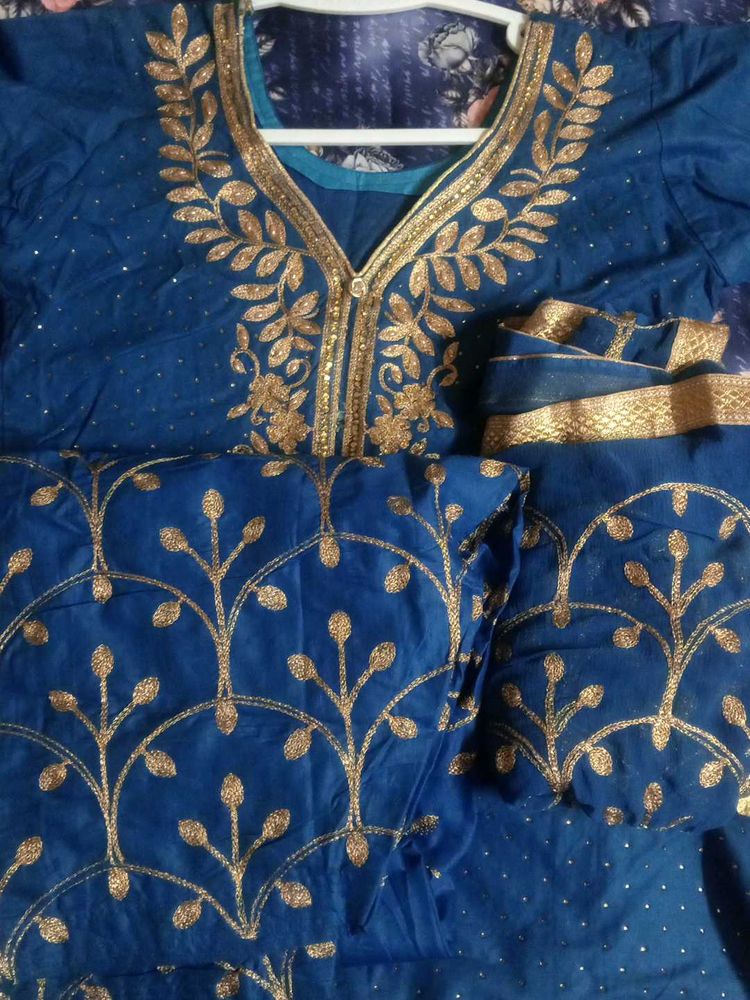 A Full Suit Stiched Drees ,Ready To Wear 🫧🌊🫐
