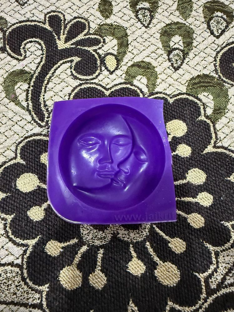 Moon Face  Mold