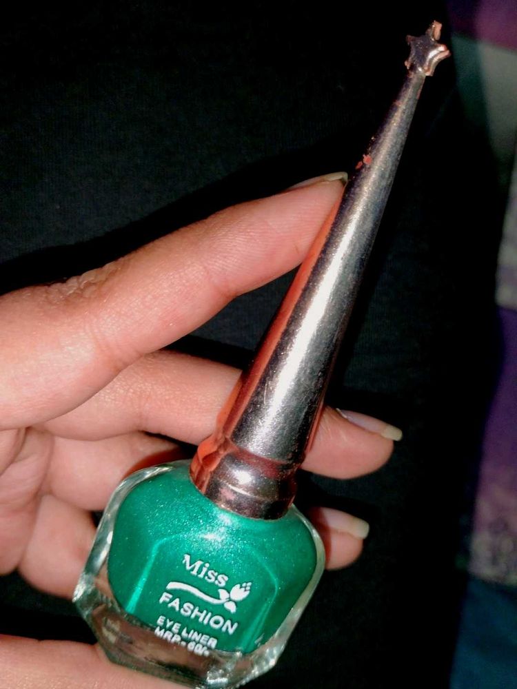 SHINY GREEN EYELINER