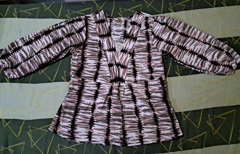 Patterned V-Neck Top