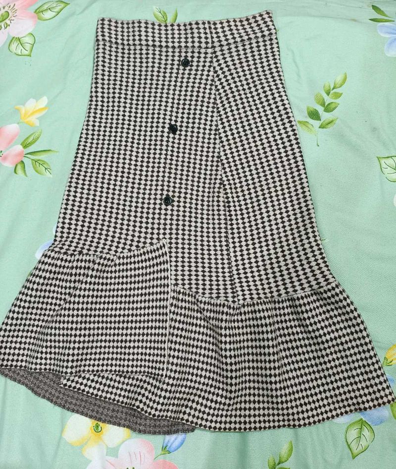 Chic Checked Skirt