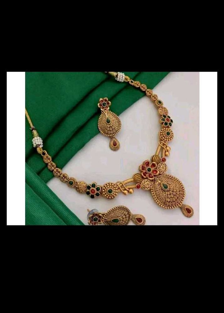 Jwellery Set With Two Earning No Coin New