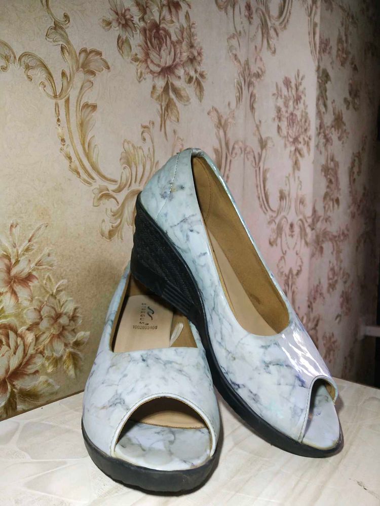 Peep-Toe Wedge Heels And Complementry SurpriseGift