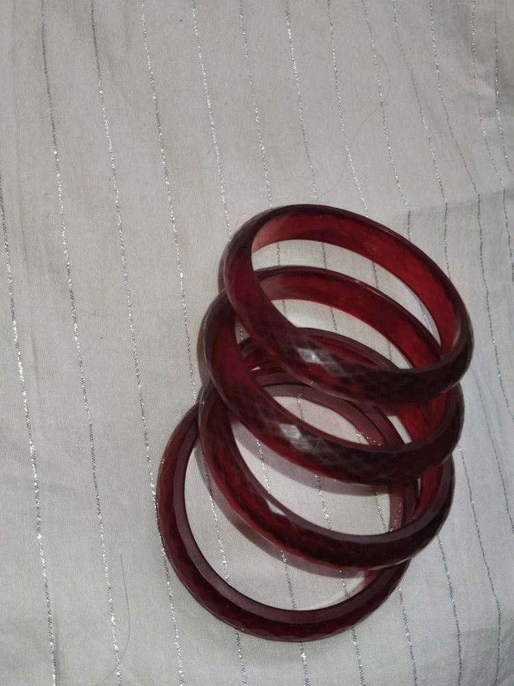 Set of 4 Red Bangles