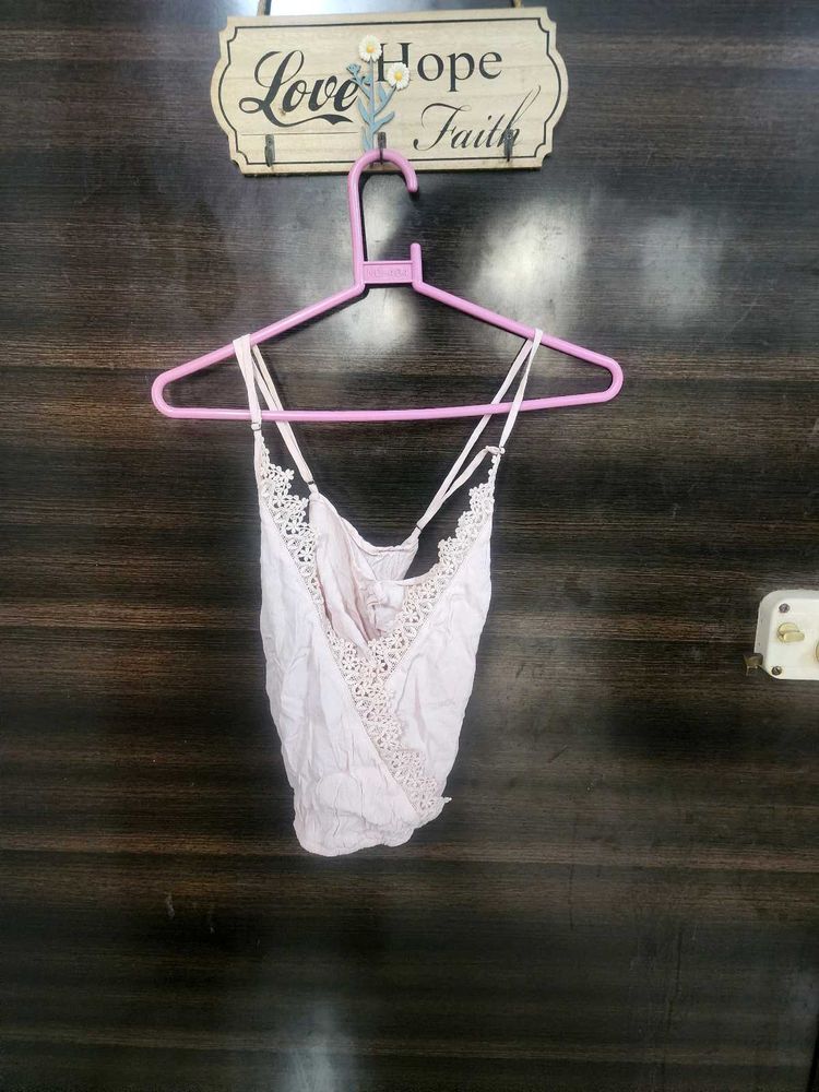 F21 Criss Cross Back Fancy Crop Top 🌼