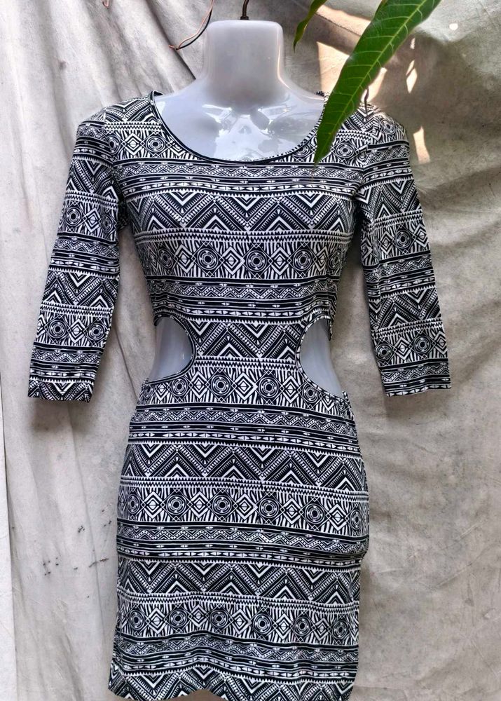 I. BLACK AND WHITE SEXY CUTOUT BODYCON