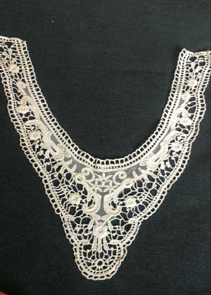 Vintage Lace Collar Applique 1