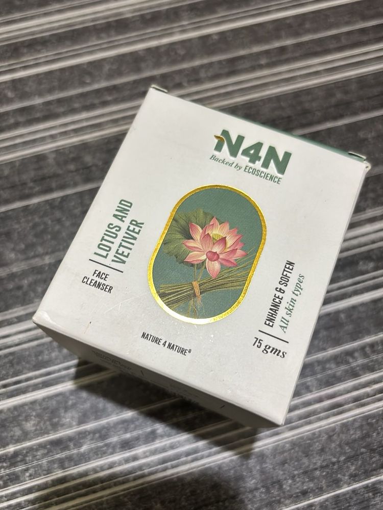 N4N Lotus &amp; Vetiver Face Cleanser – 75g🌿