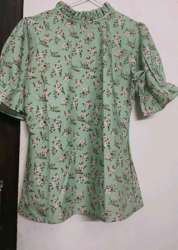 Floral Ruffle Neck Top