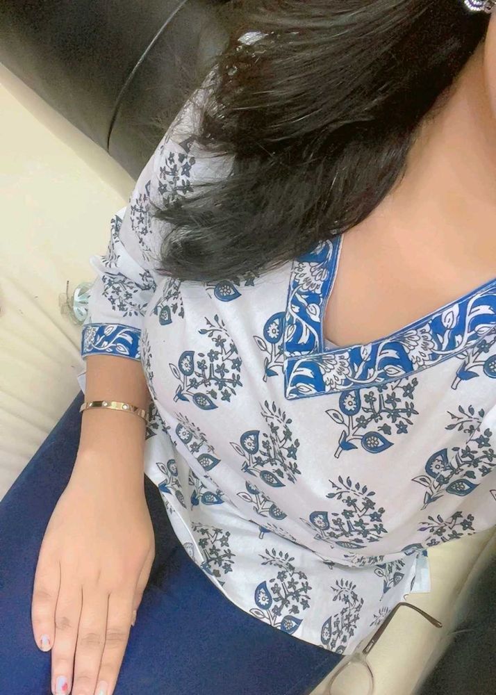 Stylish White &amp; Blue Floral Top