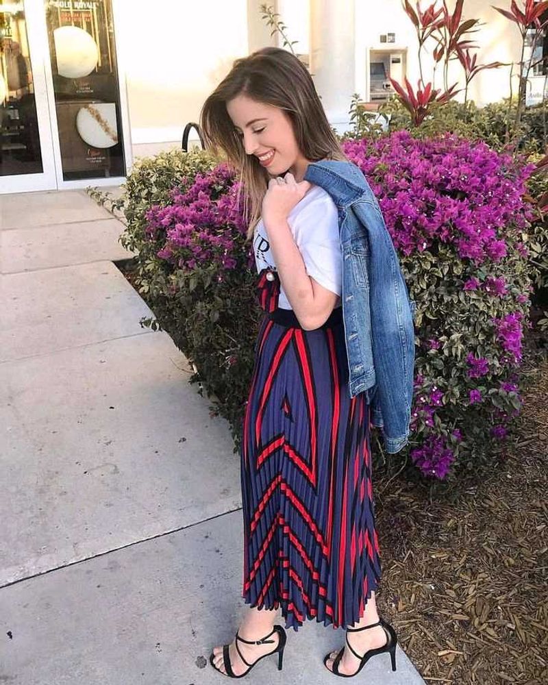 H&amp;M Striped Pleated Skirt