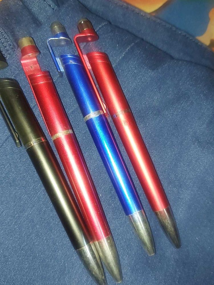 Set of Pens 4 &amp; Artificial Note