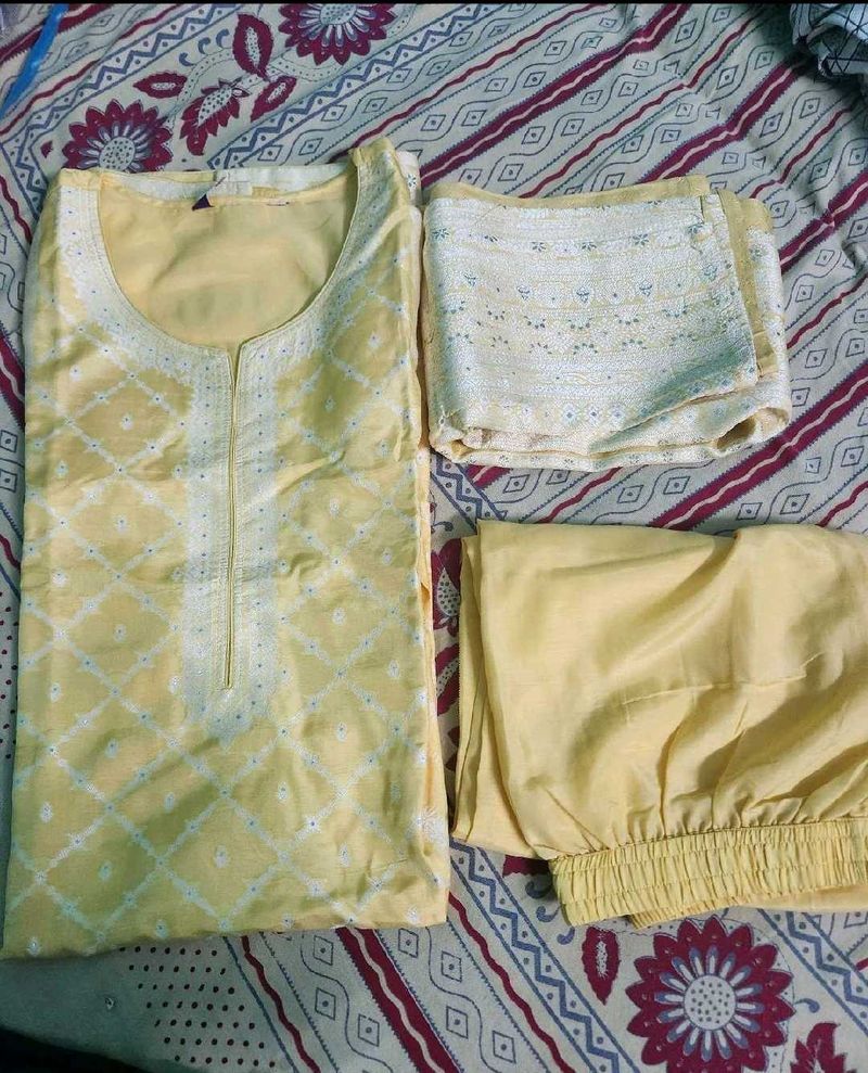 LIBAS Elegant Yellow Kurta Set