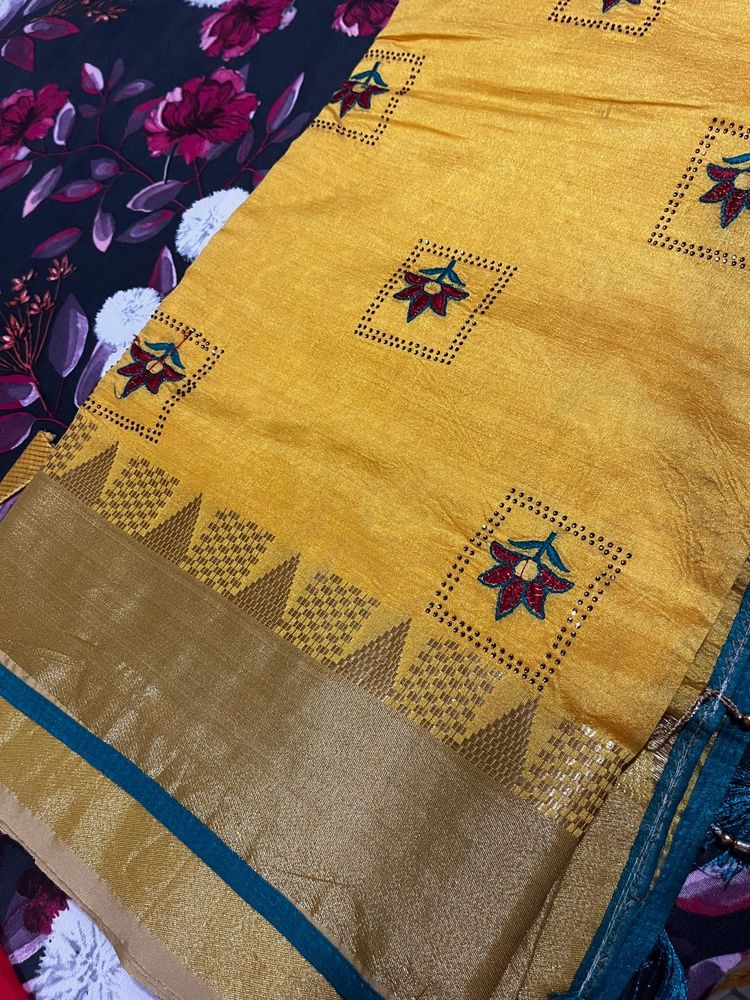 Yellow Saree With Blouse
