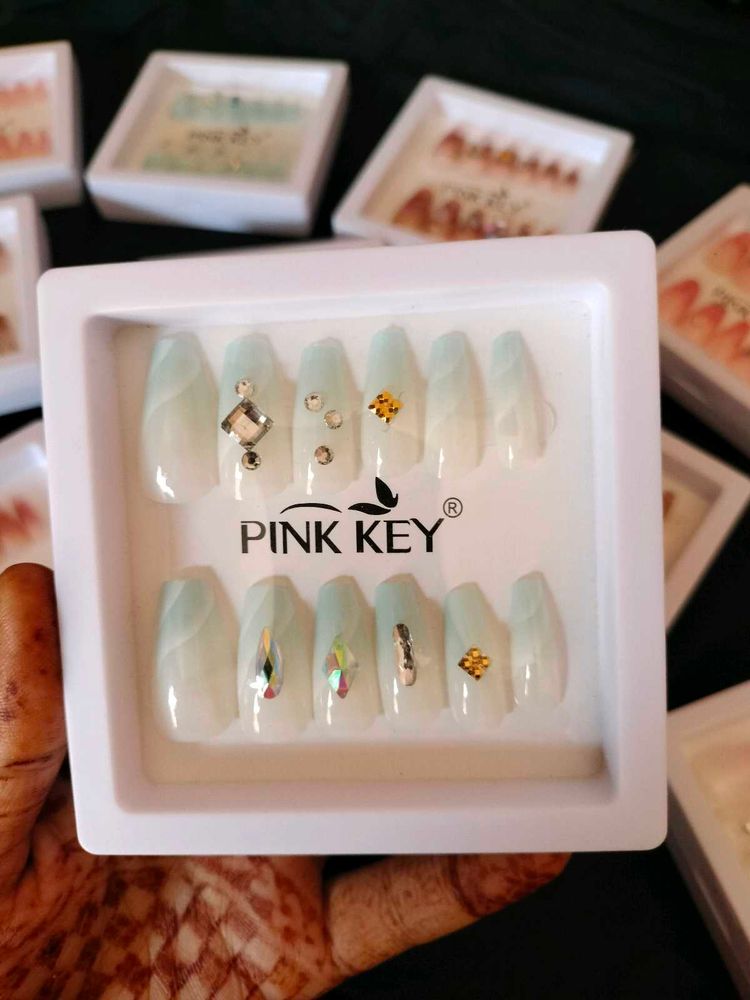 PINK KEY Press-On Nails