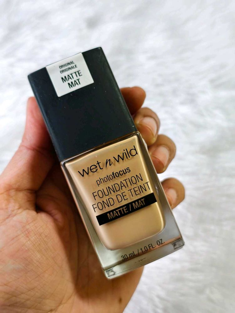 Wet n Wild Matte Foundation | Golden Beige (30ml)