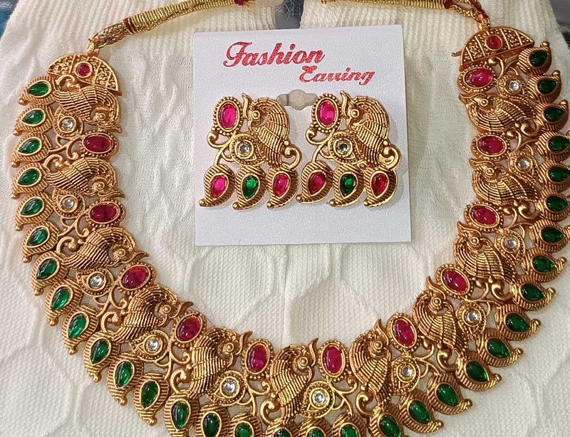 Necklace &amp; Earring Set