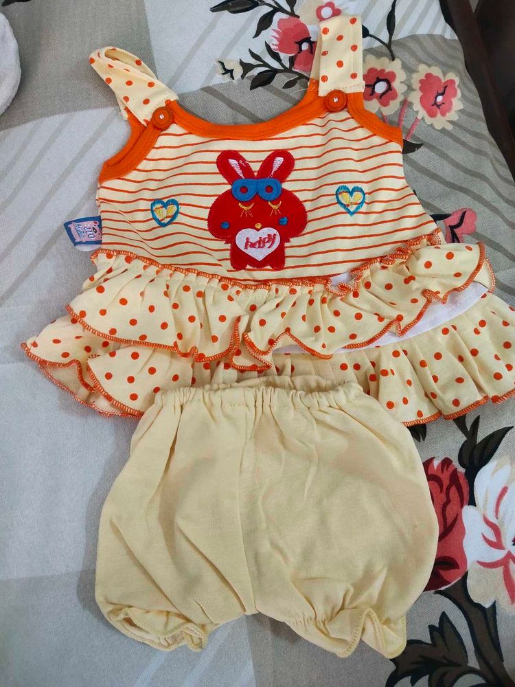 Cute Baby Outfit - Top &amp; Bloomer Set