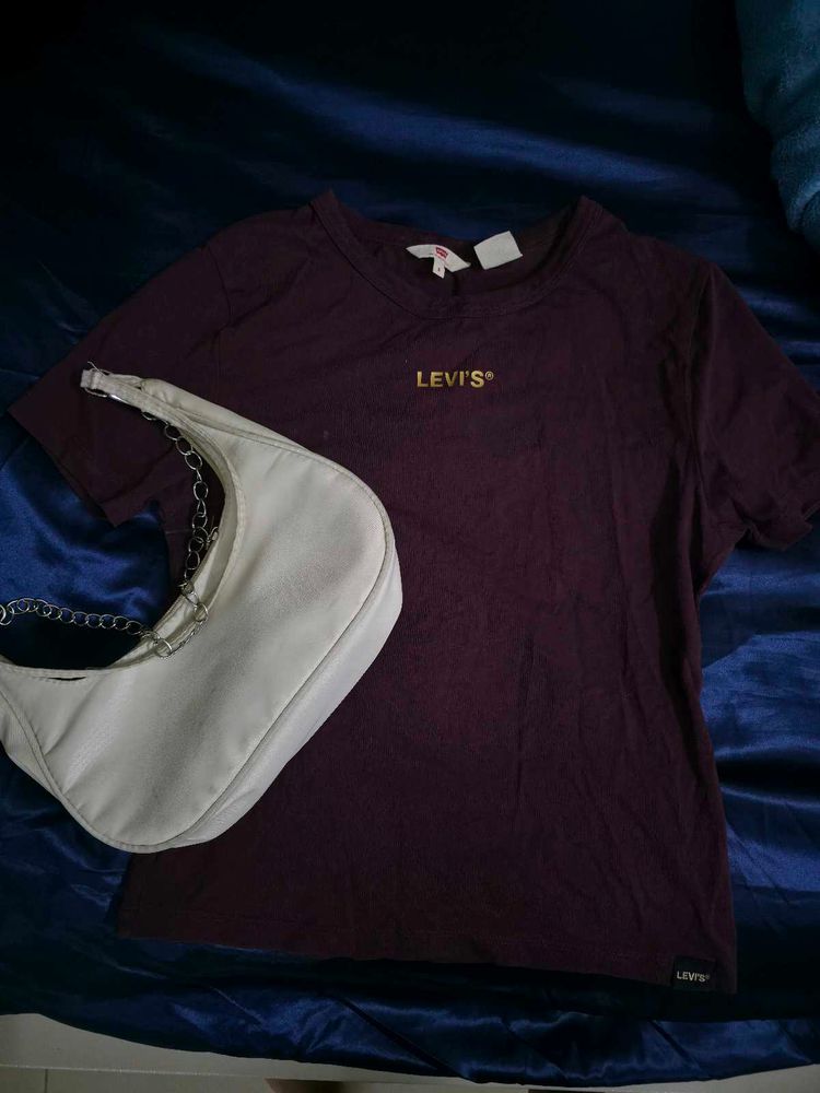 Levi&#39;s Burgundy T-Shirt