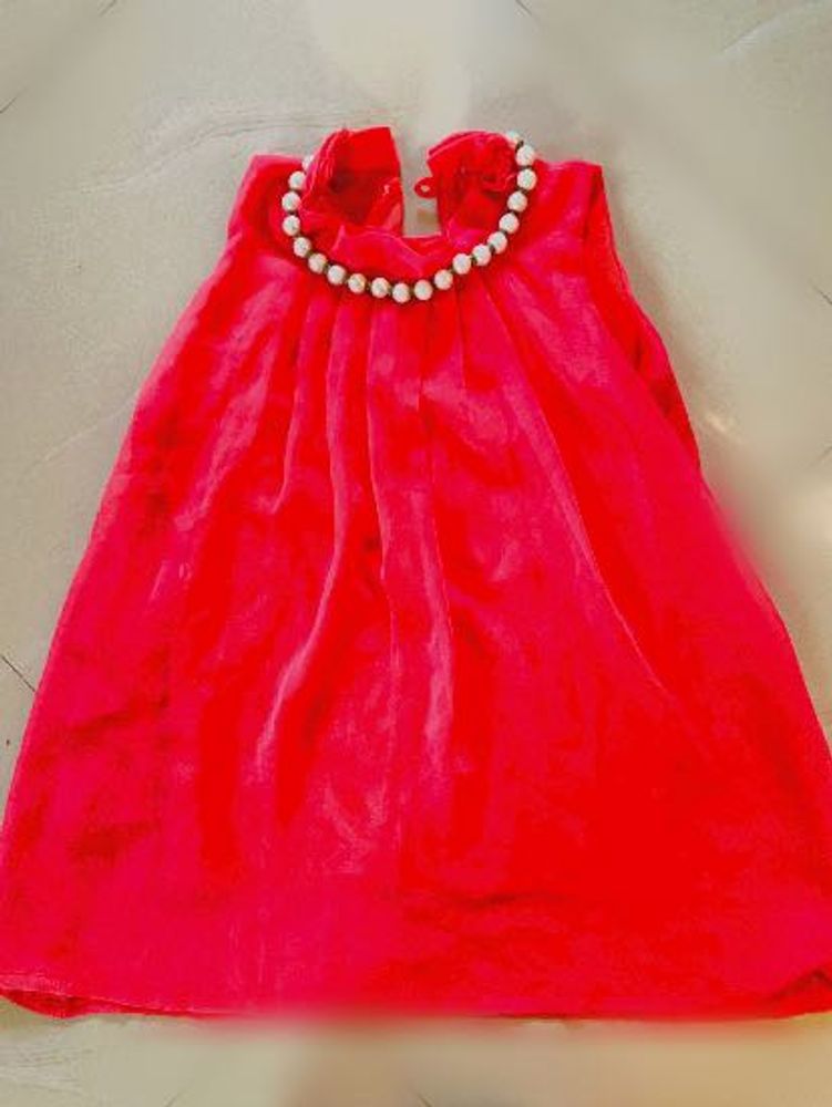 Adorable Rose top with Pearl Necklace