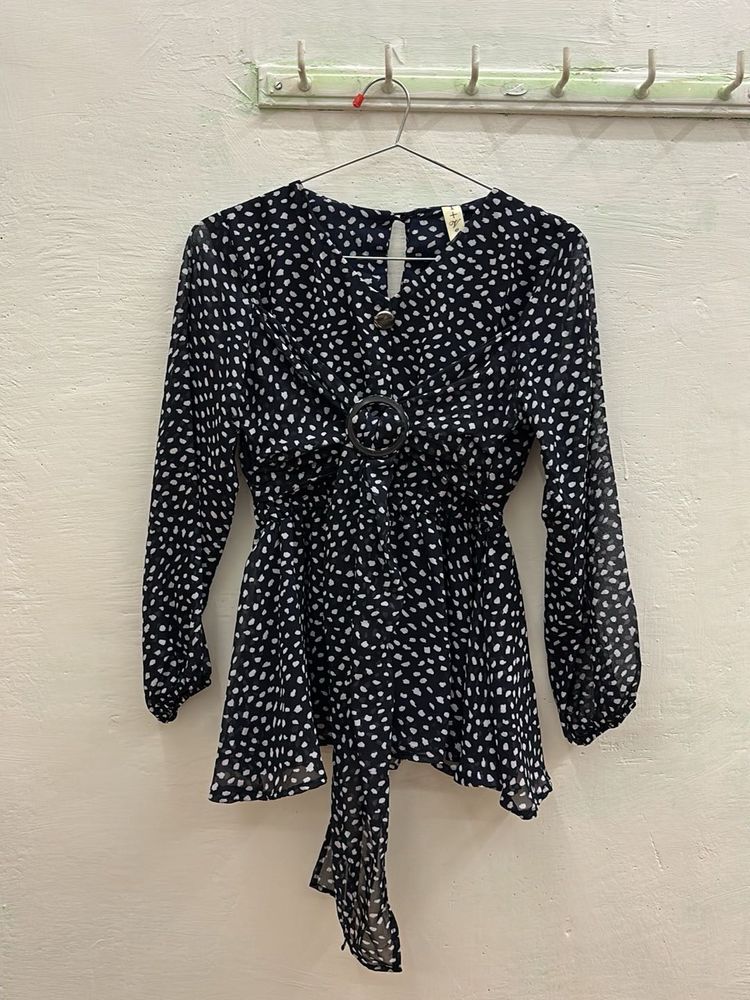 Spotted Top with Long Sleeves